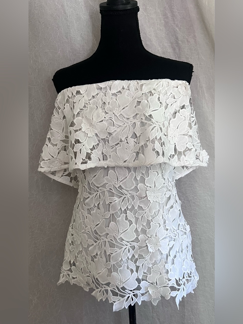 Frank Lyman Design White Floral Lace Off-Shoulder Top